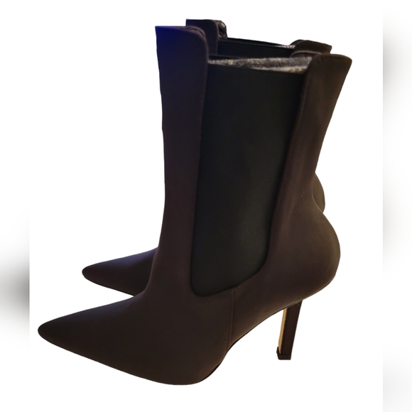 NIB Good American Chocolate Neoprene Kickstand High Heeled Ankle Bootie Size 8.5 - Picture 4 of 9